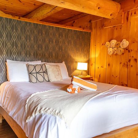 Auberge Couleurs De France Lac-Simon ภายนอก รูปภาพ