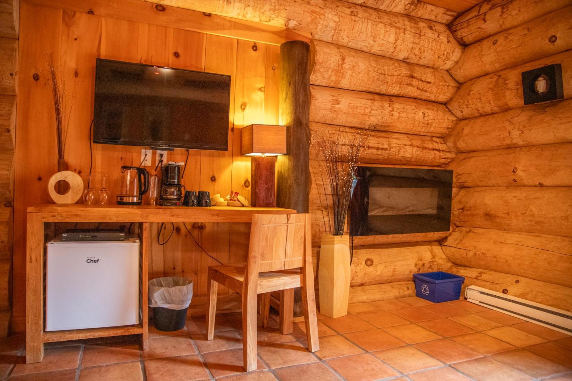 Auberge Couleurs De France Lac-Simon ภายนอก รูปภาพ